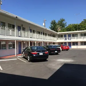 Мотель Travelodge By Wyndham Convention Center